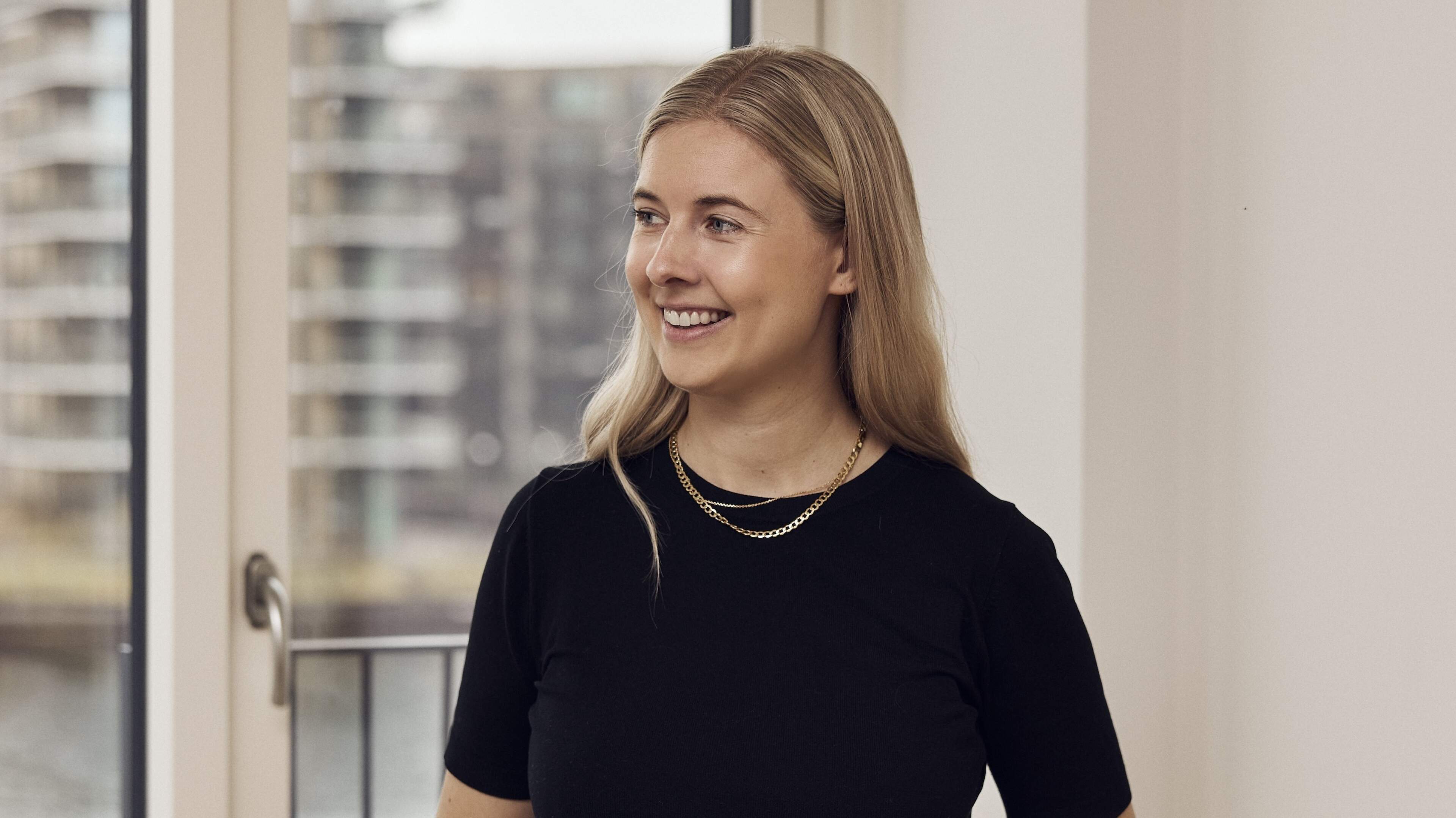 Anna-Sophie (30) wil meer vrouwen aan het beleggen krijgen: ’Zijn er vaak beter in dan mannen’